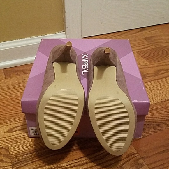 Heels - Picture 3 of 3